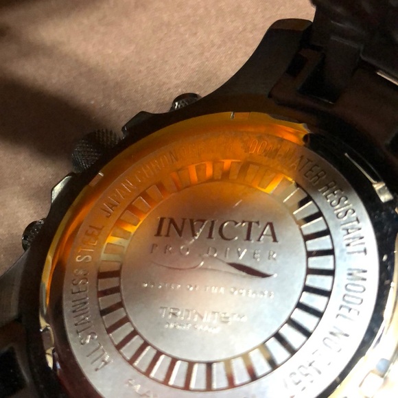 INVICTA RED DIVERS WATCH - Picture 2 of 5